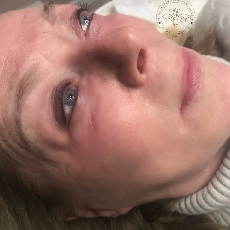 37C295BC-6940-4DAB-8ED6-B91991D9275F Eyeliner, upper and lower